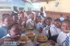 Students-Having-Lunch